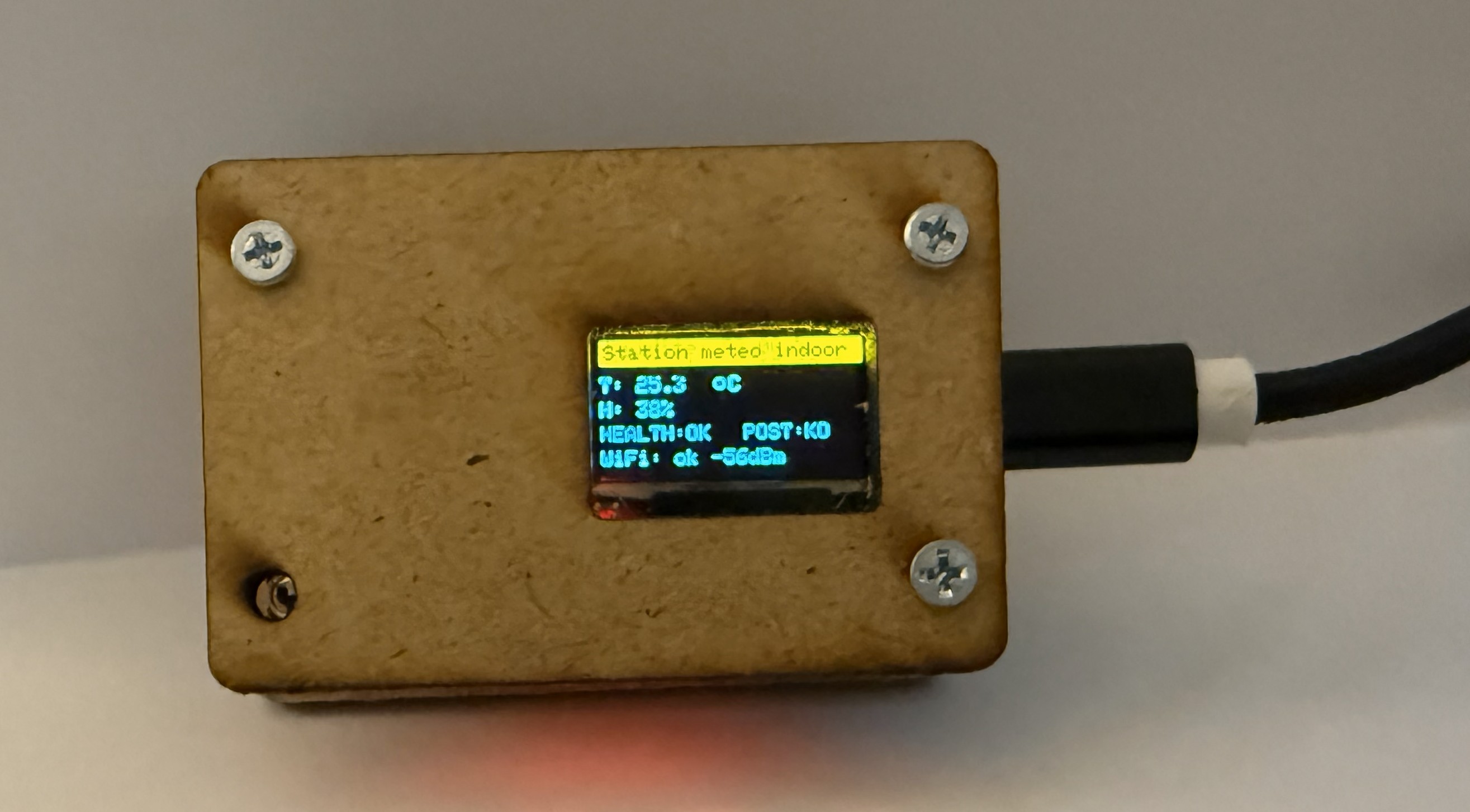 Le capteur en fonctionnement (OLED visible, relevés en direct)